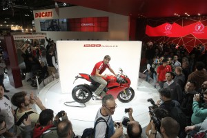 EICMA2014_Ducati_stand_1299_Checa_01